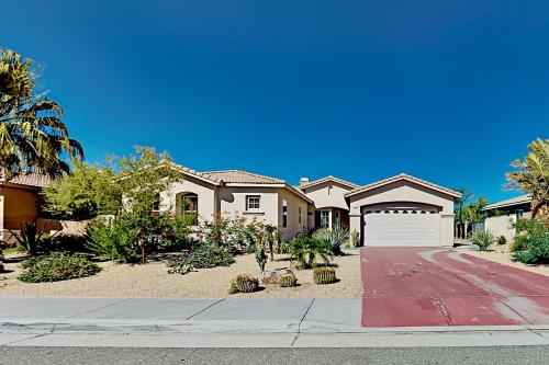 Mountain View Oasis - Hot Tub & Huge Private Pool home - image 5