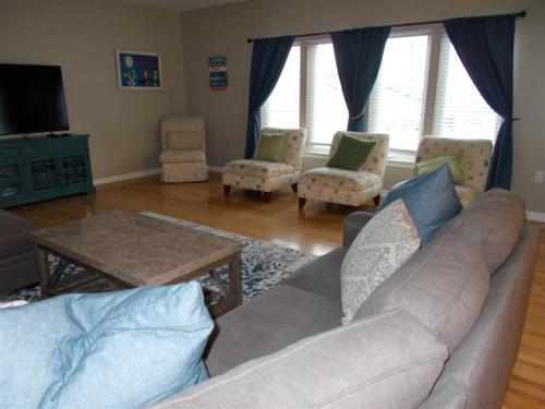 WC7504 Ocean Avenue Unit 201 - image 2