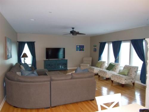 WC7504 Ocean Avenue Unit 201 - image 11