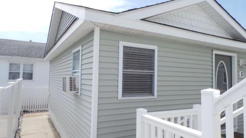 WC8303 Seaview Avenue Unit 3 - main image