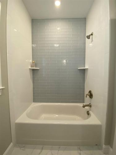 WC330 East Saint Paul Avenue - image 11