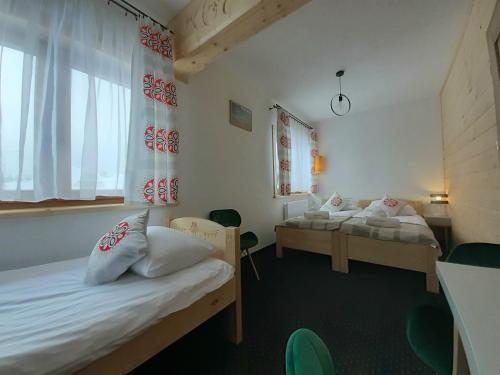 3 twin beds