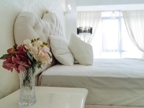 Victorian Era Glamorous Apartment - City Center
