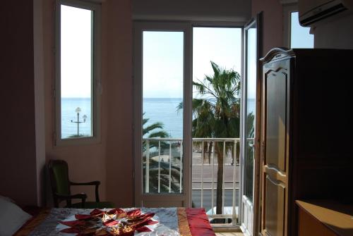Hôtel Azur – Nice, CT