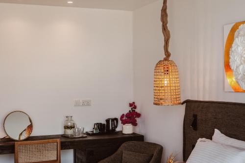 Deluxe Double Room with Side Sea View image 10