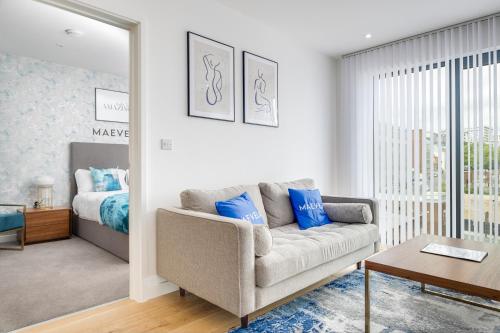 MAEVELA Apartments - New Build Luxury Apt With Juliet Balcony - 5 Min walk from Bullring & Cube & Ma
