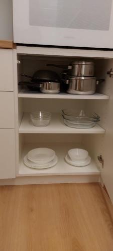 One-Bedroom Apartment image 6