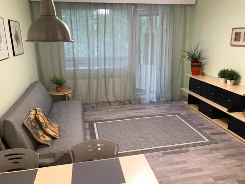 Guestroom, Spacious 1bdrm apartment near metro. Free parking in Länsimäki