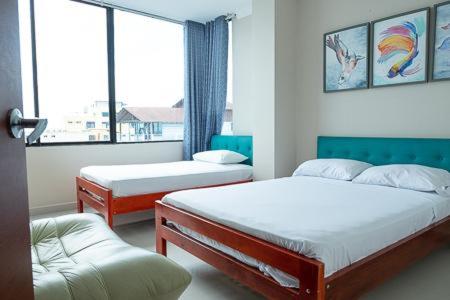 2 twin beds