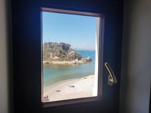 BEDWAVE Seaside Mansion – Piraeus, PA