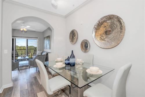 Luxury 3BR Near Disney - Pool and Hot Tub! - image 8