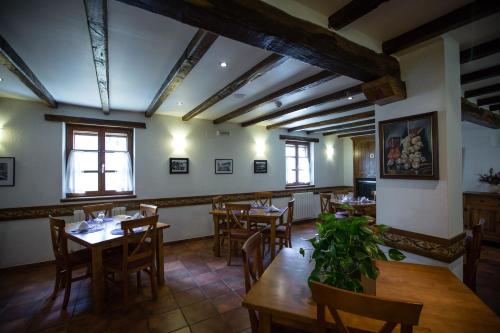 Restaurant, Hotel Rural Aribe Irati in Aribe