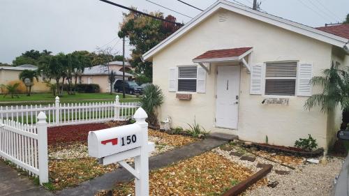 Casa Historica, a cozy 1940 cottage in Delray Beach, FL