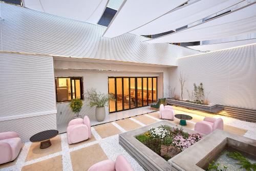Den Basta Signature Hotel