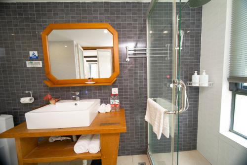 Mountain Garden HotSpring Holiday Hostel