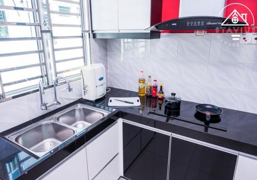 Konyha, 130 négyzetméteres, 4 hálószobás Ház 4 fürdőszobával Taman Tuah Batu területén (Port Dickson 14Pax 4BR  Double Storey House) in Taman Tuah Batu