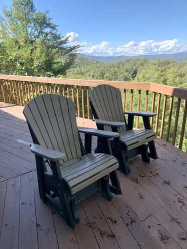 Horsin Around Tennessee Cabin