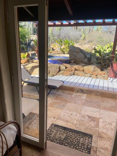 Pandangan, Cozy studio with private spa in Oranjestad