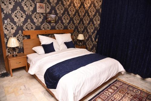 Room in Guest room - Tashreefaat Guest House - A Home in the Heart of the City