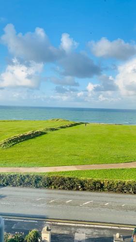 Stunning Sea Views Relax and Unwind in Your Stylish Home Away from Home in Newquay Tretherras