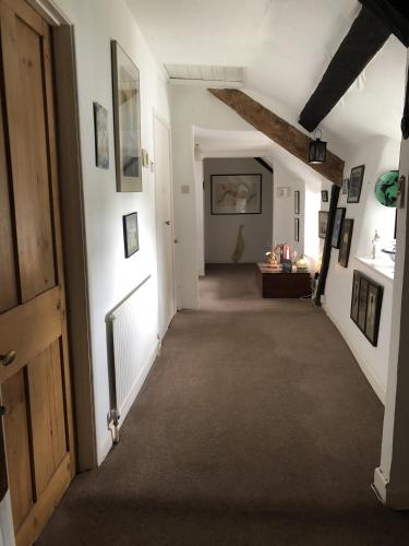 Iekārtas, Splatthayes B&B in Buckerell