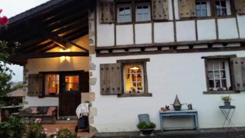 Maison Amalur Côte Basque gîte à louer Hiribéhere