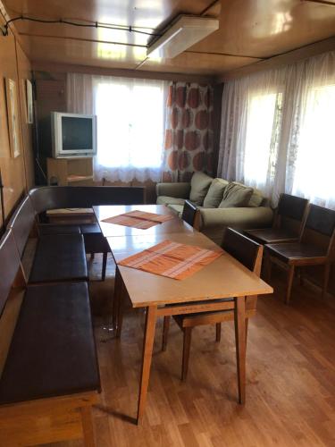 Iekārtas, Chata Panda in Patince