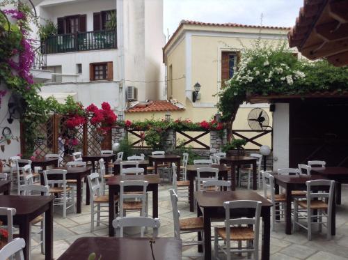 Mouria Hotel - image 3