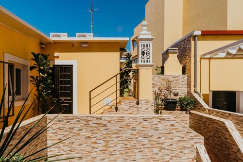 Happy House - image 12