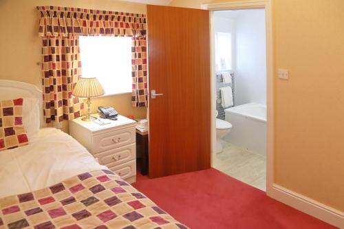 Saxonville Hotel - image 11