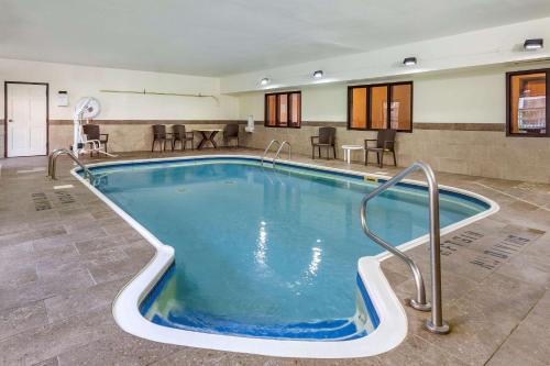 Comfort Inn Wings Stadium - image 10