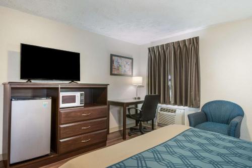 Econo Lodge Mechanicsburg - image 8