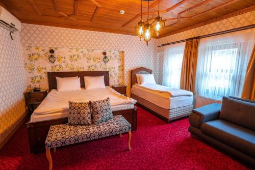 1 queen bed, 1 twin bed, 1 sofa bed