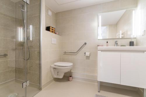 Bathroom, Residence Services Seniors Les Jardins d'Arcadie Marseille 9 in Mazargues