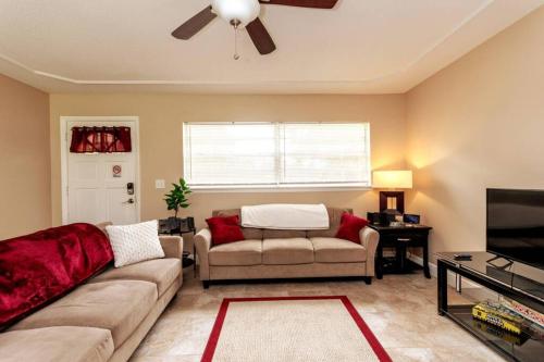 Cheerful 4-BDR Home Minutes From Universal Studios