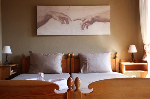 2 twin beds