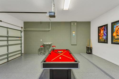 8BR Mansion - Luxury Resort - Private Pool BBQ and Games Room - image 5