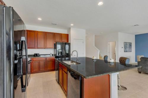 8BR Mansion - Luxury Resort - Private Pool BBQ and Games Room - image 12