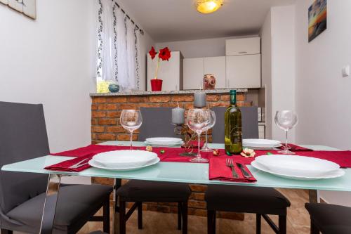 Apartment With A Private Swimming Pool, Garden & BBQ