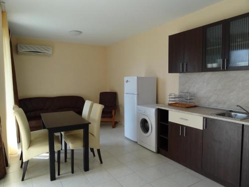 One-Bedroom Apartment image 2