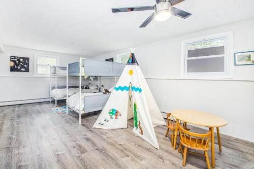The Sunset House - image 11