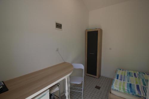 TAMARA, LITTLE ROOM WITH BED, BATHROOM, AIR CONDITIONG, WIFI, PARKING 5