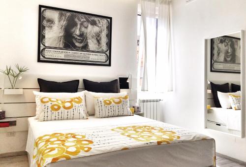 PIGNETO VILLAGE B&B Roma Apartment with Balcony Metro C, Roma