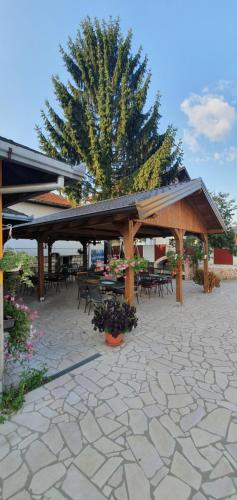 Guesthouse "INES" in Добой