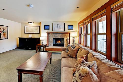 Seventh Mountain Resort Condo - Pools & Hot Tub condo - image 2