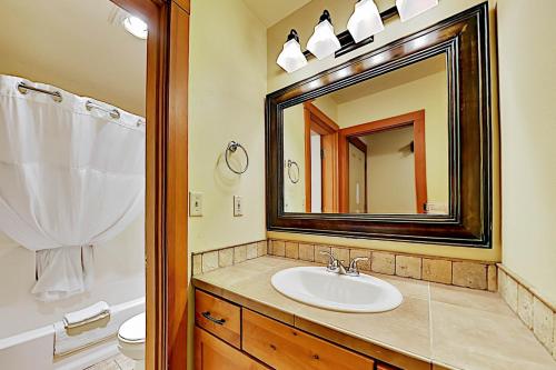 Seventh Mountain Resort Condo - Pools & Hot Tub condo - image 8