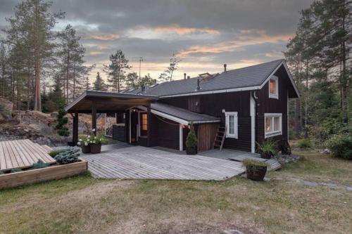 Sirpa's Artistic Nuuksio Retreat with Heated Pool