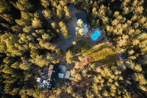 Sirpa's Artistic Nuuksio Retreat with Heated Pool