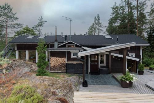 Sirpa's Artistic Nuuksio Retreat with Heated Pool