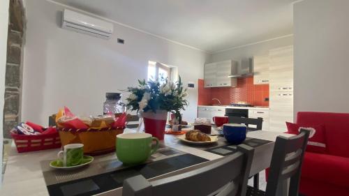 Зручності, A Casa Nostra in П'єтрамелара